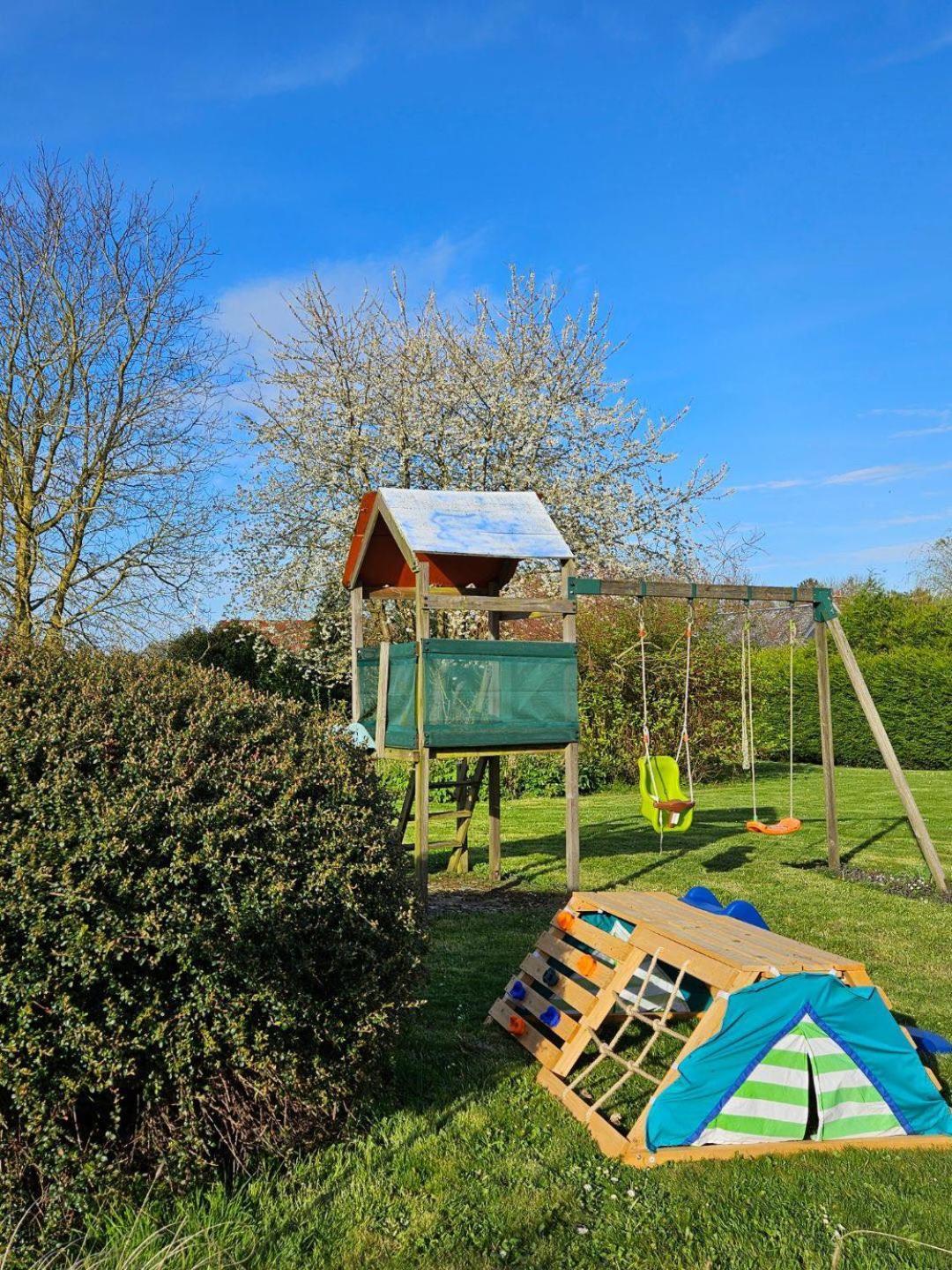 Le Clos Du Clocher Gueudecourt公司